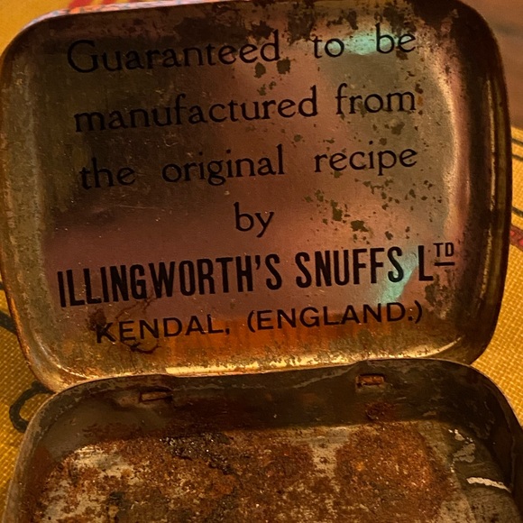 Dr. Rumney Tobacco Snuff Tin Red & Gold Good Working Condition - Picture 3 of 4